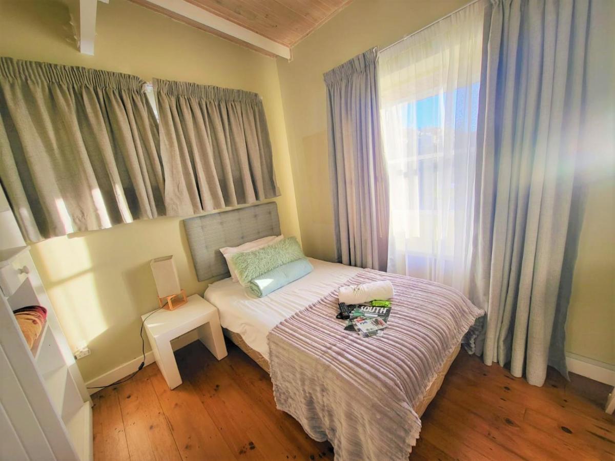 מוסל ביי Point Village Guest House מראה חיצוני תמונה
