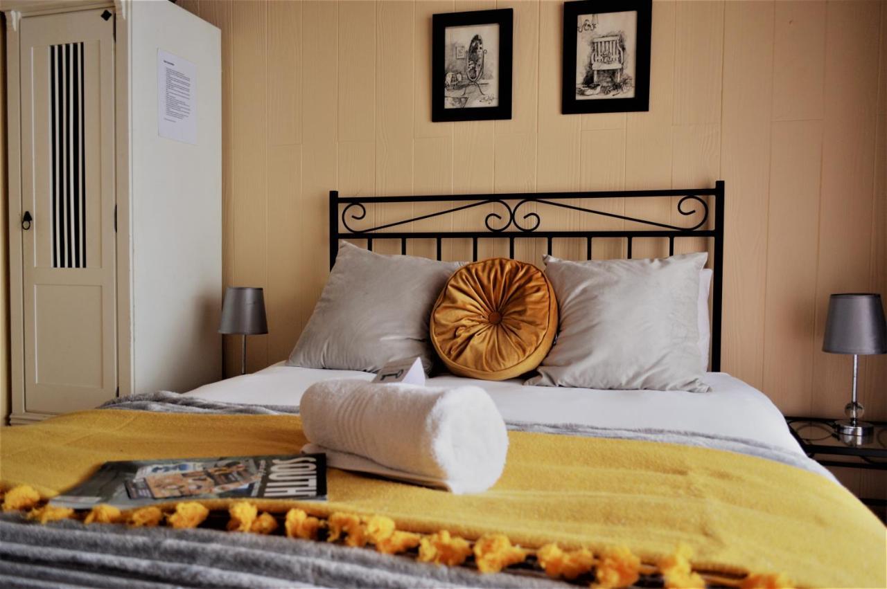 מוסל ביי Point Village Guest House מראה חיצוני תמונה