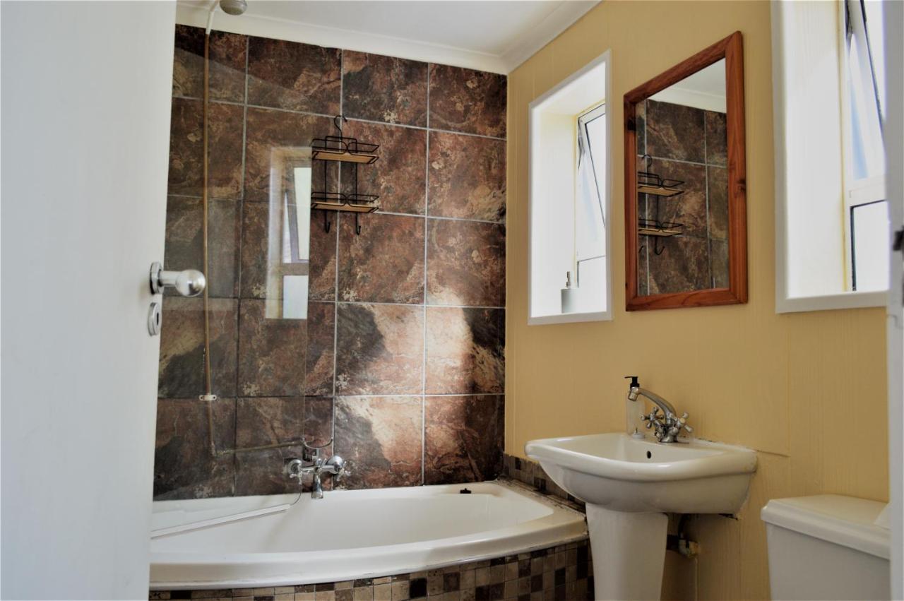 מוסל ביי Point Village Guest House מראה חיצוני תמונה